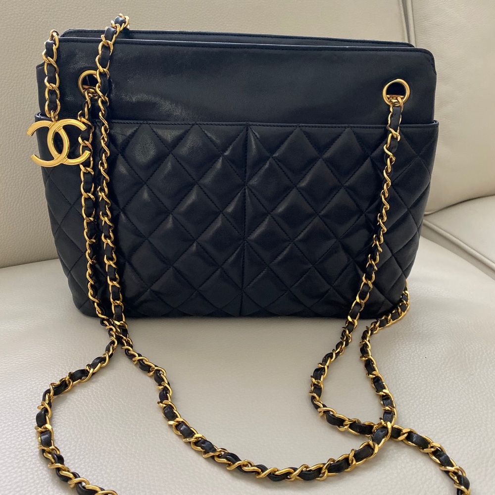 Chanel quilted Lambskin shoulder bag
